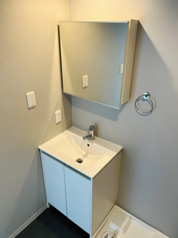 仲介手数料0円！！VIVACEの洗面所