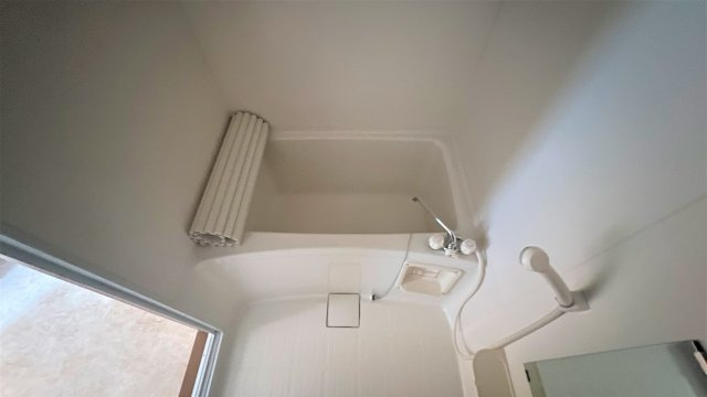 アビタシオン松長の浴室|※反転タイプの間取りとなります。