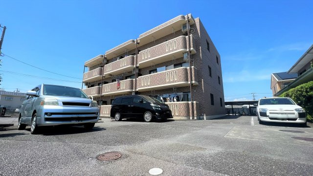 アビタシオン松長の駐車場