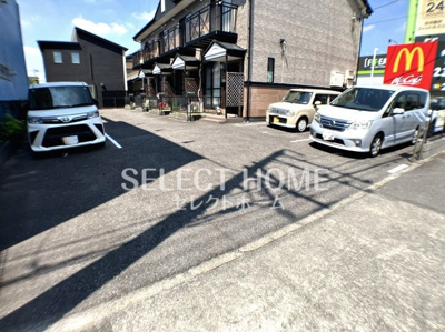 【駐車場】 | Ｂｒａｎｃｈｅ‘上地 | 車をお持ちの方に嬉しい駐車場付きの物件です