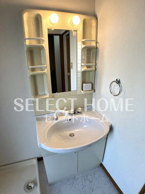 【独立洗面台】 | Ｂｒａｎｃｈｅ‘上地 | 独立洗面台、小物を置くことができて便利です