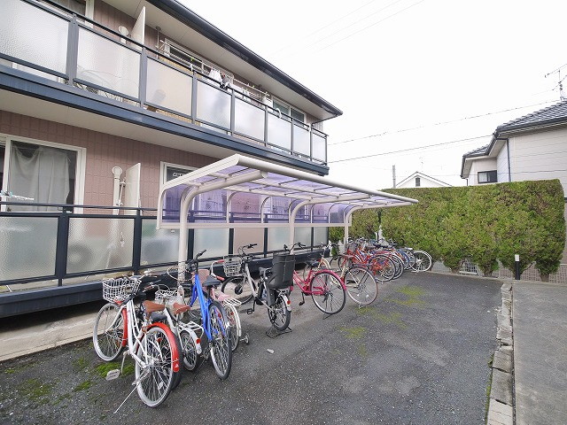 ルミエールB（六条）の駐車場