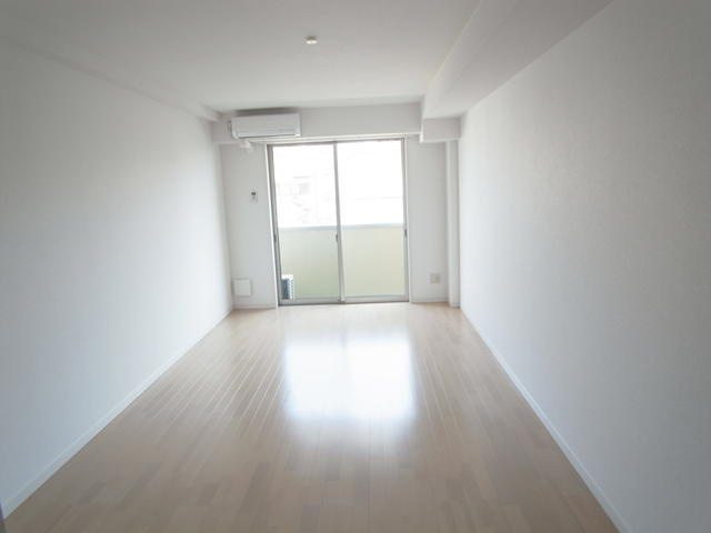 ＴＳＫコートの居間・リビング|広々洋室