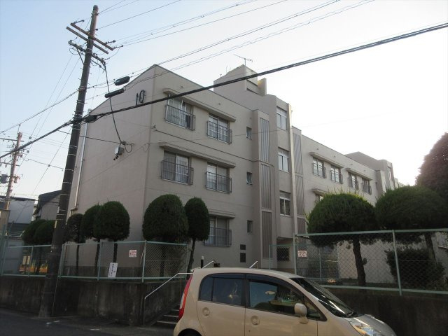 平和が丘住宅10号棟の外観|平和が丘住宅