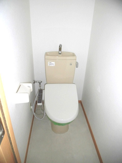 大阪市中央区上汐２丁目の賃貸マンションのトイレ