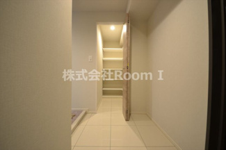 【玄関】 | ＩＢＣ　Ｒｅｓｉｄｅｎｃｅ　Ｗｅｓｔ | 明るい玄関です