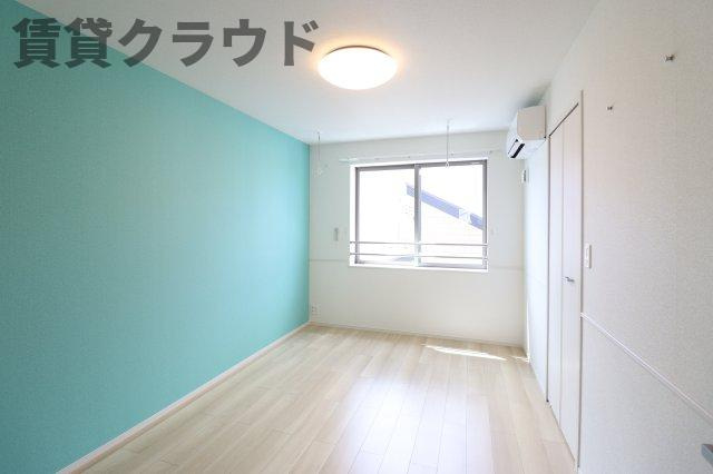 メゾン・アンソレイエの洋室|広々とした洋室です