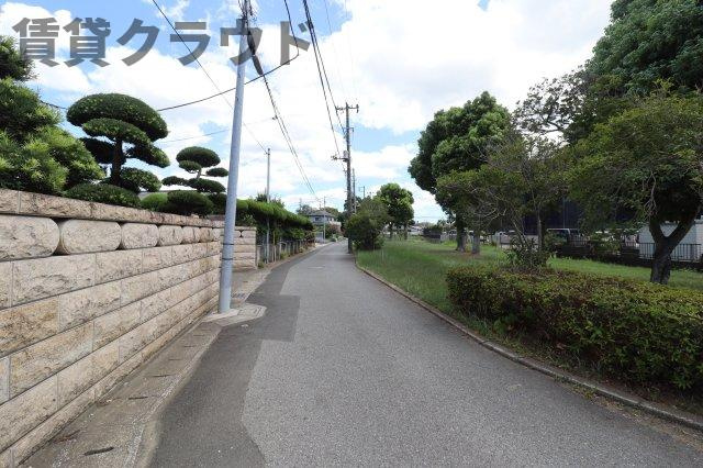 メゾン・アンソレイエの周辺