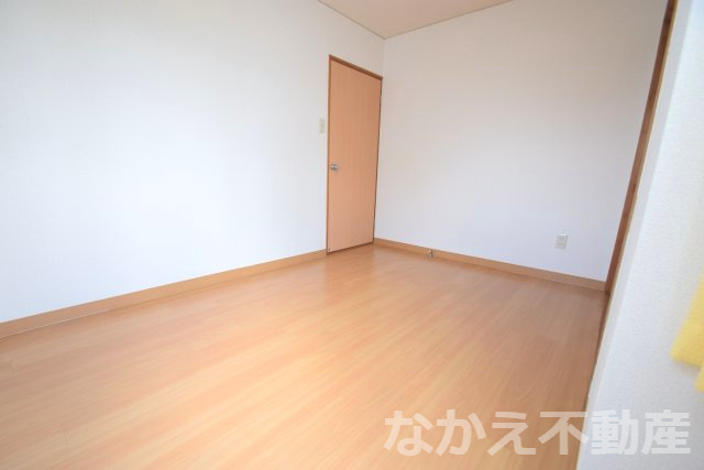 【寝室】 | 広くて明るい寝室