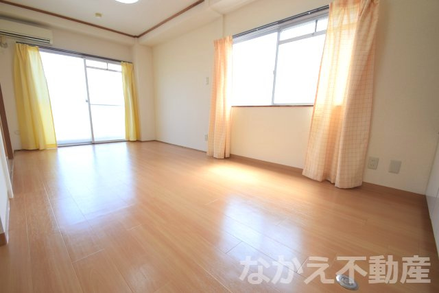 【寝室】 | 広くて明るい寝室