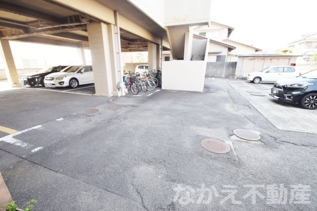 【駐車場】 | 駐車場があるので、車を買う予定の方も安心です