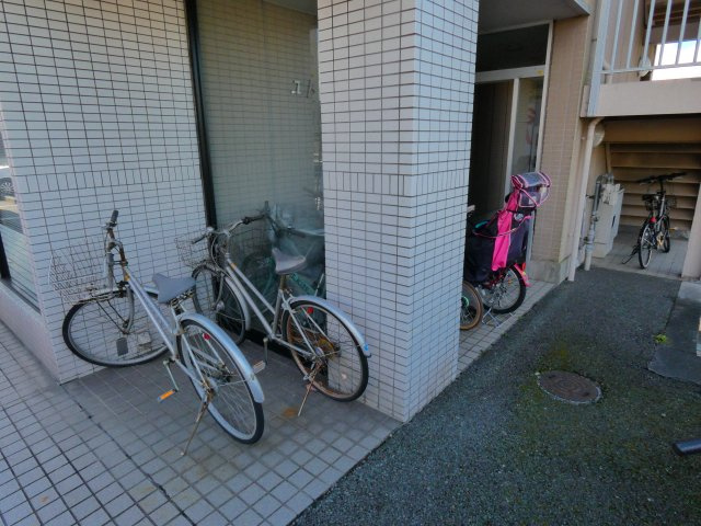 【その他共用部分】 | 建物のエントランスになります。