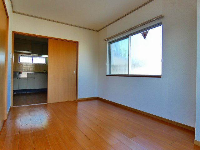 【洋室】 | 最上階角部屋のお部屋です。