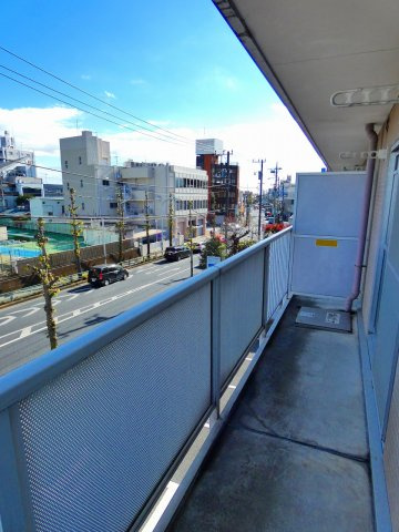 【バルコニー】 | 最上階角部屋で日当たりも良好。