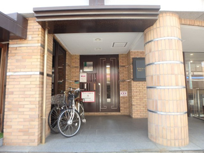 【エントランス】 | ＲＥＶＥ甲東園Ⅰ・Ⅱ | 2号棟エントランス