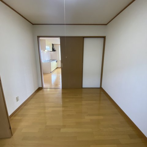 ベルシーヌ新生の内装|明るい室内です