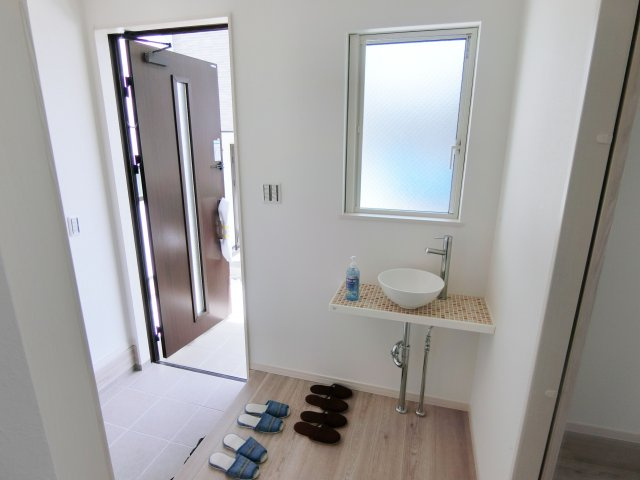 広島市安佐南区山本6丁目　 新築一戸建ての玄関|毎日通る玄関はこちらです