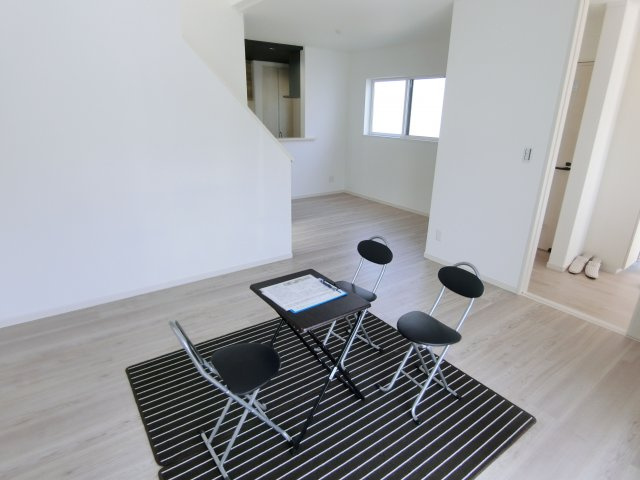 広島市安佐南区山本6丁目　 新築一戸建ての居間・リビング|居心地のよいゆったりとしたリビングダイニング
