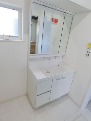 広島市安佐南区山本6丁目　 新築一戸建ての独立洗面台|独立洗面台、朝の身支度には欠かせません