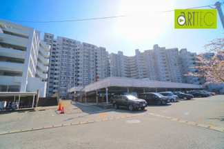 【駐車場】 | 【駐車スペース】
日々の暮らしにマイカーが必要。そんな方は物件の購入条件に駐車場は必須です。通勤に、家族のお迎えに、お買物に、おでかけに、クルマライフを楽しみたい方に。