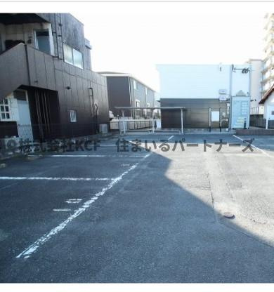 Reyの駐車場|駐車スペースもあります