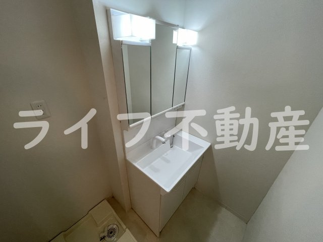 セレニティ若江東町の独立洗面台|独立洗面台あり、毎朝おしゃれに忙しい女性の方におすすめです