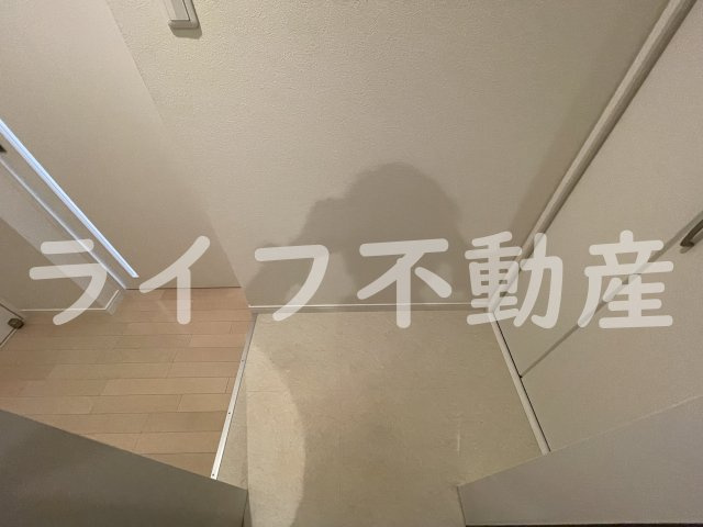 セレニティ若江東町の玄関|明るい玄関です
