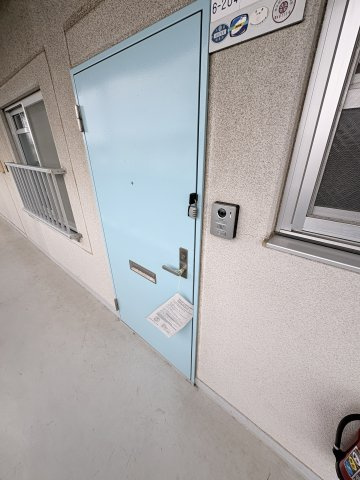 ビレッジハウス郷地6号棟の玄関