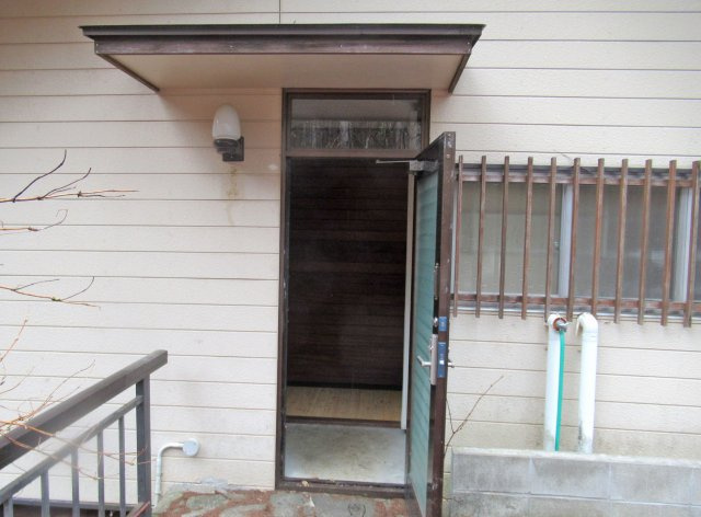 鈴蘭高原別荘地①温泉付き木造２階建の玄関|落ち着いた玄関です