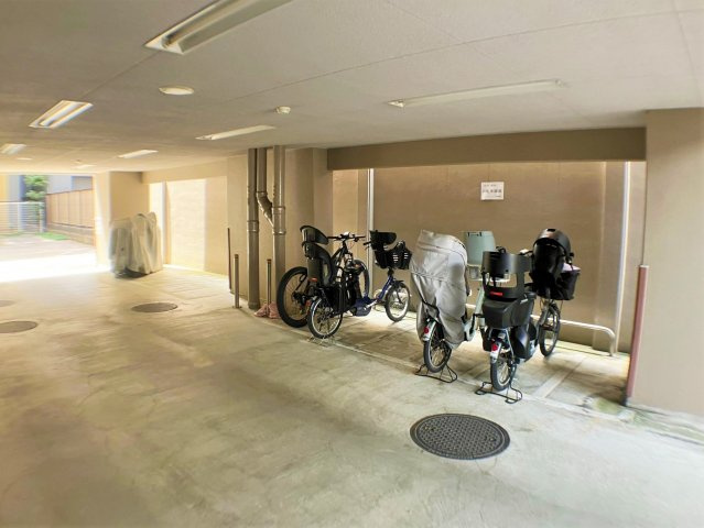 １１階建て最上階●南西角住戸●ペット飼育可●平成２８年フルリノベ済み●アパガーデンコート烏丸錦のその他共用部分|駐輪場