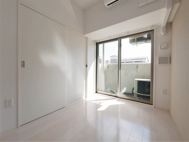 SERENiTE本町refletの洋室