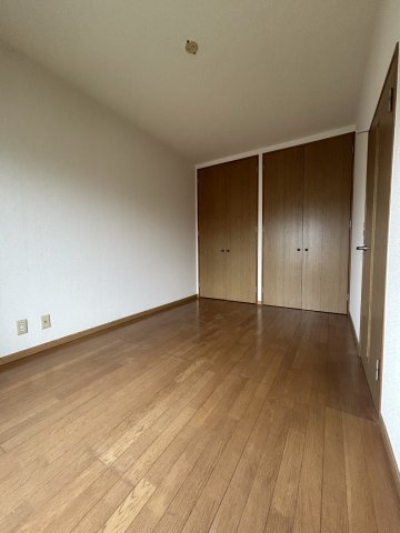 ブルウジュの洋室