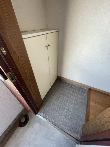 ブルウジュの玄関