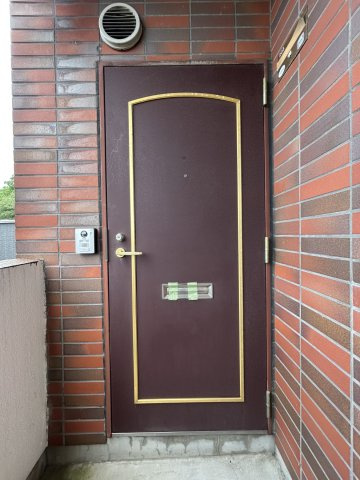 ブルウジュの玄関