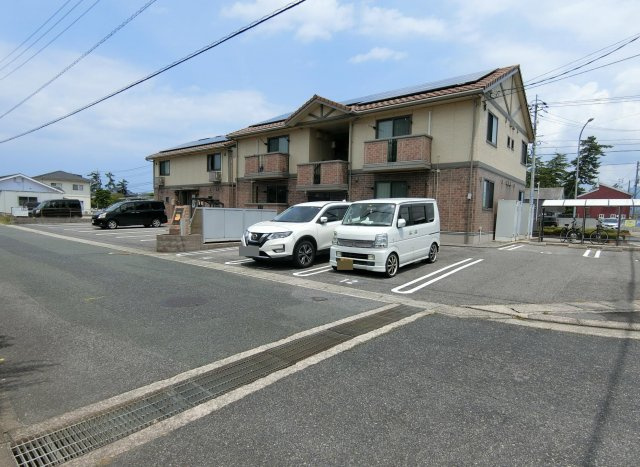 エクセレントONEB棟の駐車場