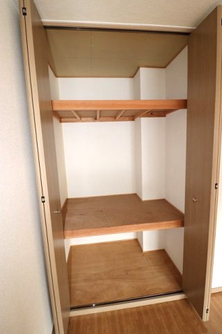 コンフォールチカミA棟の収納|便利な収納スペースです
