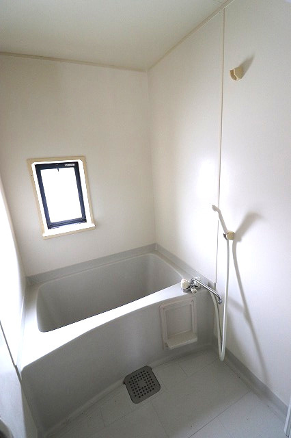 コンフォールチカミA棟の浴室|日々の疲れを癒すお風呂付です