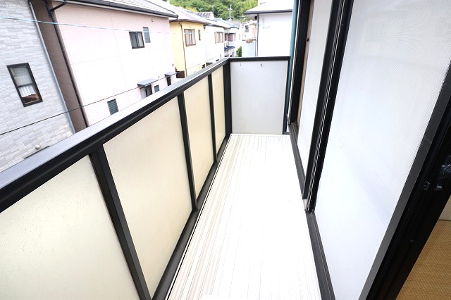 コンフォールチカミA棟のバルコニー|広々としたバルコニーです