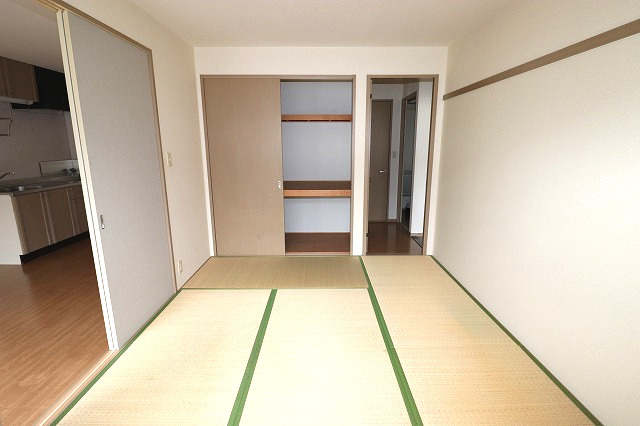 コンフォールチカミA棟の和室|和室があると落ち着いた雰囲気になりますね