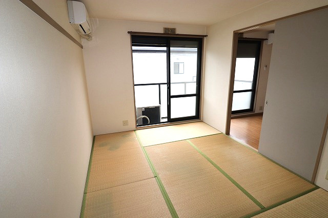 コンフォールチカミA棟の和室|い草の香りが落ち着く素敵な和室です