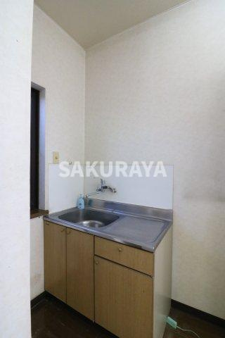 中山方貸店舗のキッチン|2024年撮影。現況と異なる場合がございます。