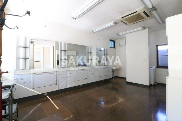 中山方貸店舗の内装|2024年2月撮影。