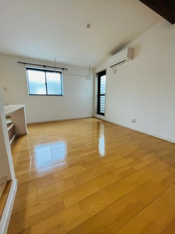 仲介手数料0円！！RadIAnce庄内通の居間・リビング