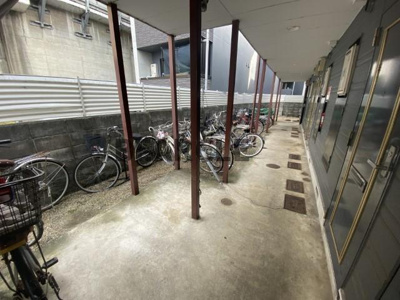 【駐車場】 | グローリーハイツ東福寺 | 駐車スペースもあります