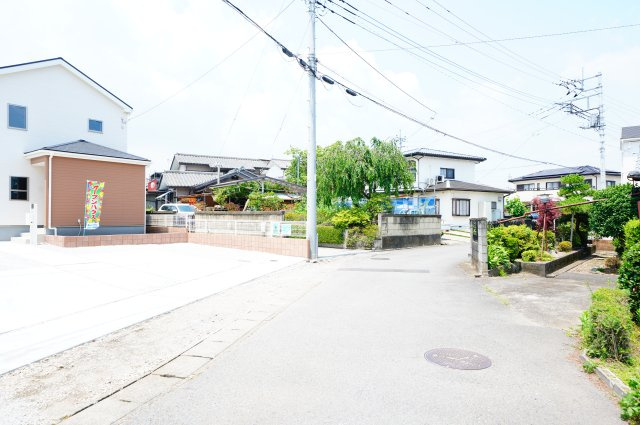 新築　渋川市八木原第11　Livele Garden.S　1号棟　の前面道路含む現地写真|現地写真　東側接道幅員約3.8ｍ