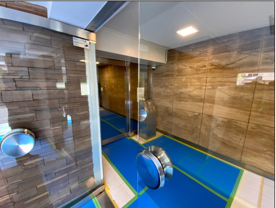 ニュー青葉台マンションのエントランス