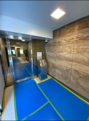 ニュー青葉台マンションのエントランス