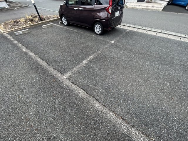 メゾンマスト長橋台Dの駐車場