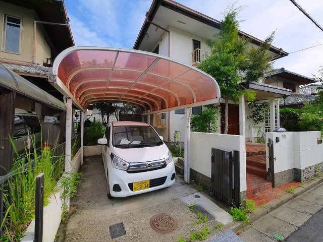 鹿ノ台西戸建の駐車場|屋根付き駐車場完備です
