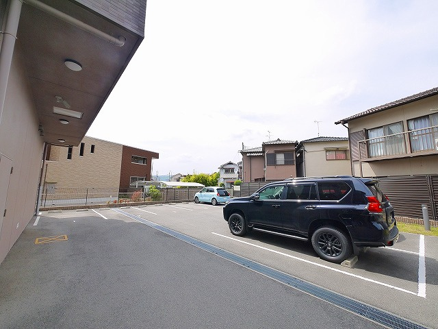 ミリオンコンフォート小泉駅前の駐車場